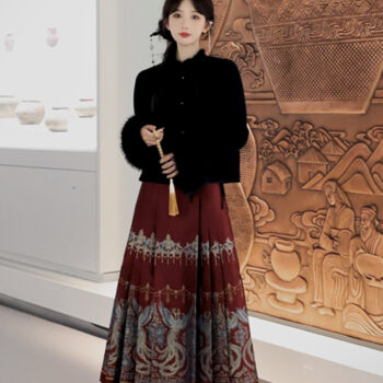 New Chinese style buttoned quilted jacket + red horse-faced skirt New Year two-piece suit