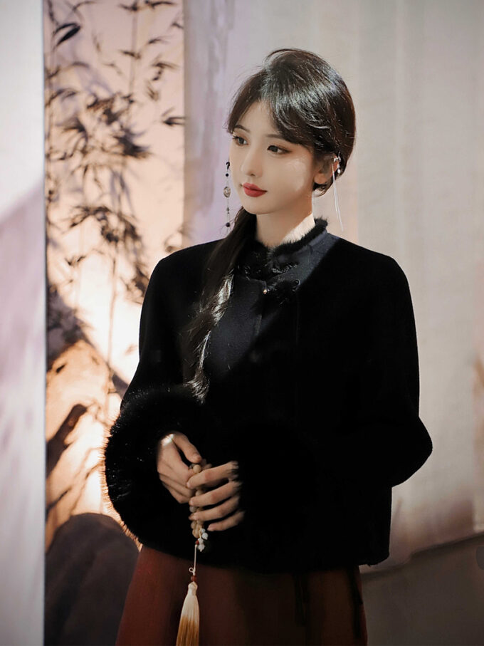 New Chinese style buttoned quilted jacket + red horse-faced skirt New Year two-piece suit