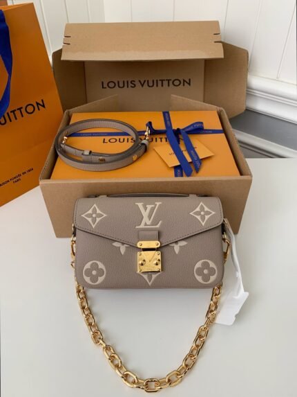Louis Vuitton counter classic hot selling Pochette MétisEast West bag M23081,21.5*13.5*