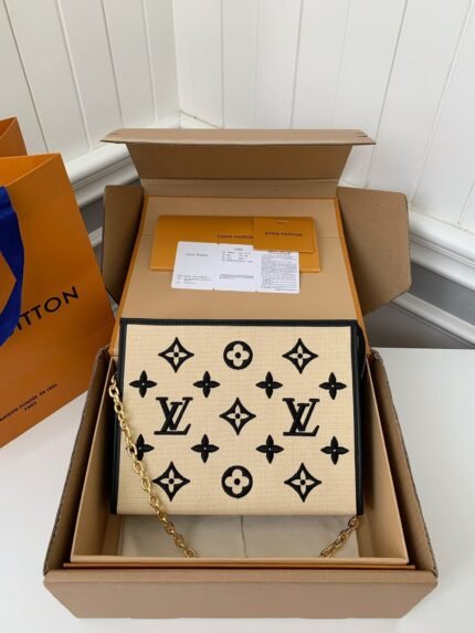 Louis Vuitton's New Lafite Cotton Embroidered ToiletryPouch Chain Bag M82521Size: 25*20*5.5cm