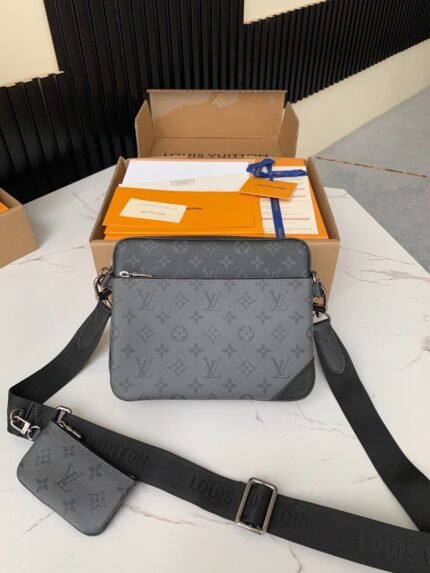 LOUIS VUITTON TRlO Full Leather Messenger Bag