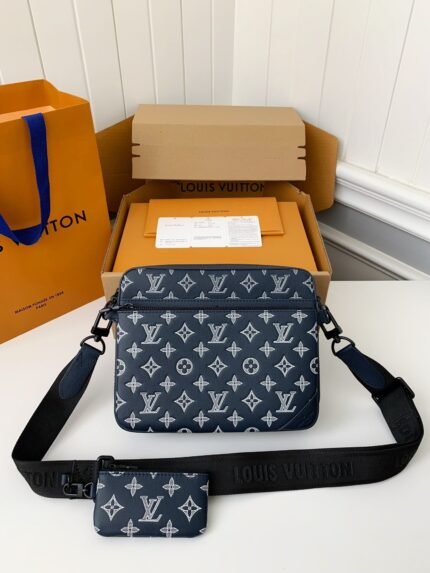 Louis Vuitton The new TRlO Postman Pack M24753 Size: 25*18.5*7cm