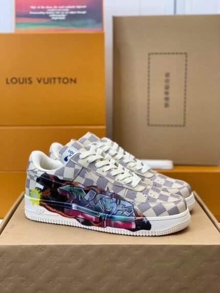 LOUIS VUITTON x NIKE AIR FORCE 1 Sn eaker