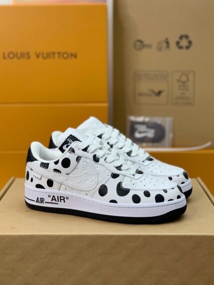 LOUIS VUITTON x NIKE AIR FORCE 1 Sn eaker