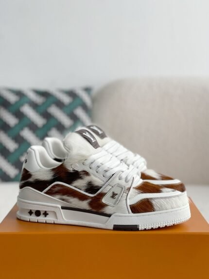 LOULOUIS VUITTON CASUAL SNEAKERS
