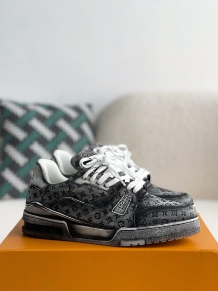 LOUIS VUITTON TRAINER SNEAKERS