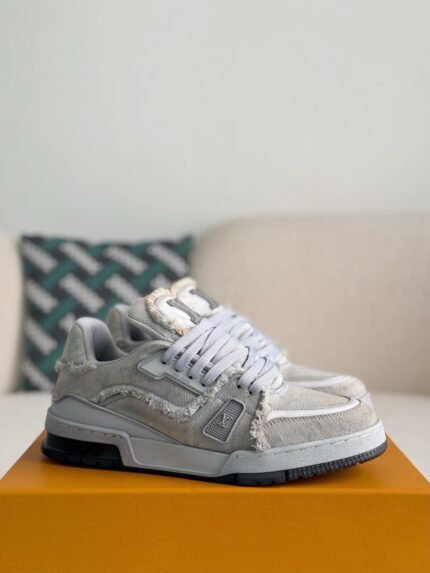 LOUIS VUITTON TRAINER SNEAKERS