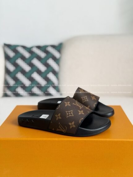 LOUIS VUITTON SLIPPERS