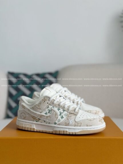 LOUIS VUITTON x Nike Dunk Casual Sneakers