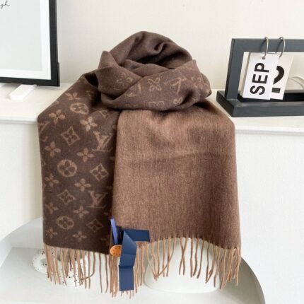 Louis Vuitton Men's Cashmere Brown Scarf Size: 30*180cm