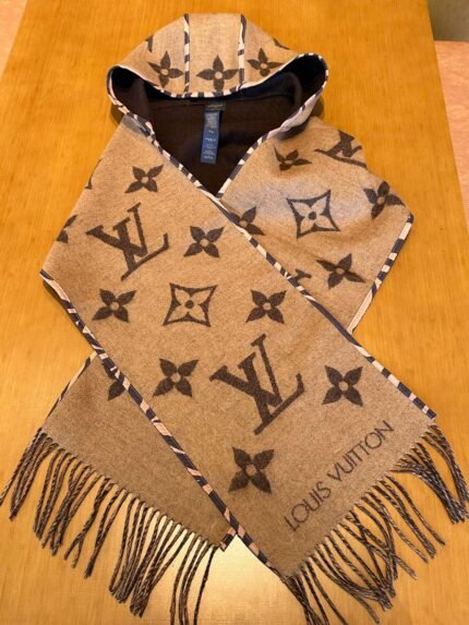 Louis Vuitton jacquard woven integrated hooded scarf Size: 196 * 26 cm