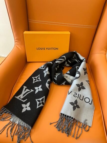 Louis Vuitton black 100% wool scarf with electronic security chip Size: 186 * 34 cm