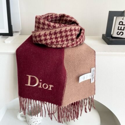 Dior scarf Size: 32*180cm