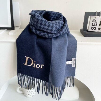 Dior scarf Size: 32*180cm