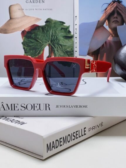 LOUIS VUITTON Sunglasses