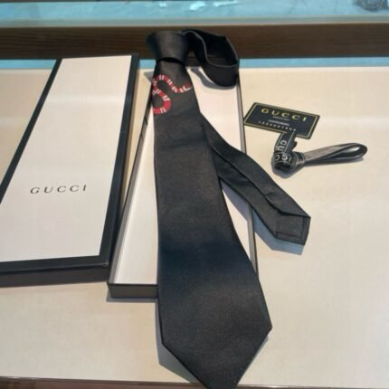 Gucci 100% top grade jacquard silk animal embroidery men's tie / Width: 7cm